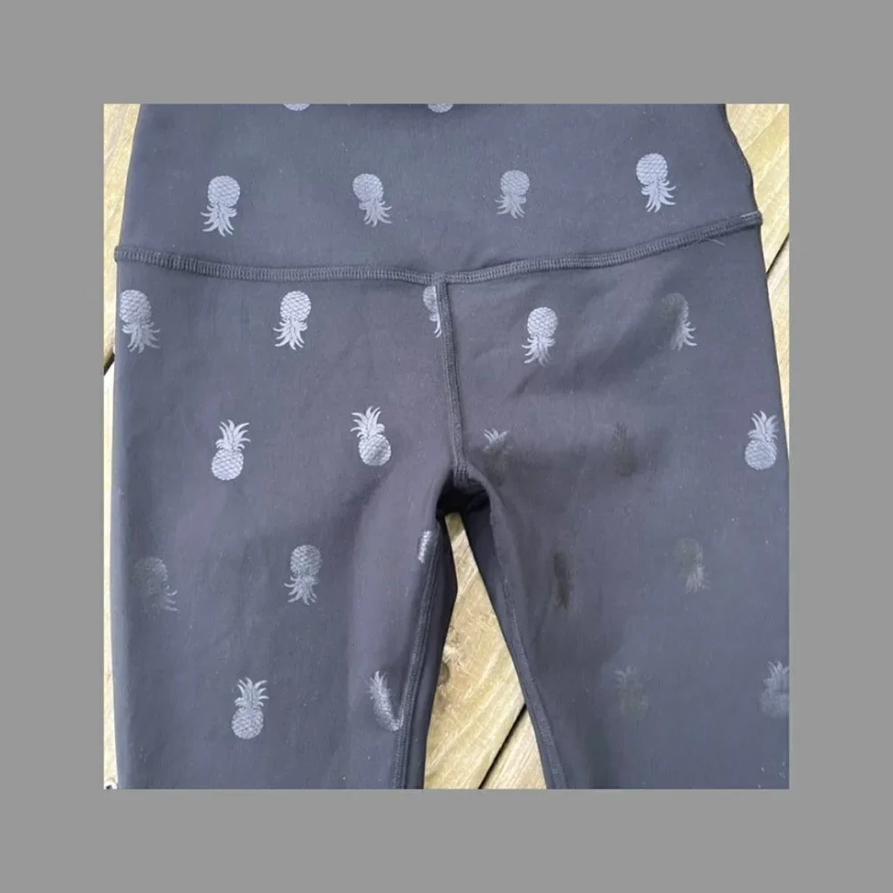 ** Beyond Yoga High Waister Midi Legging embossed Pineapple Print Black S